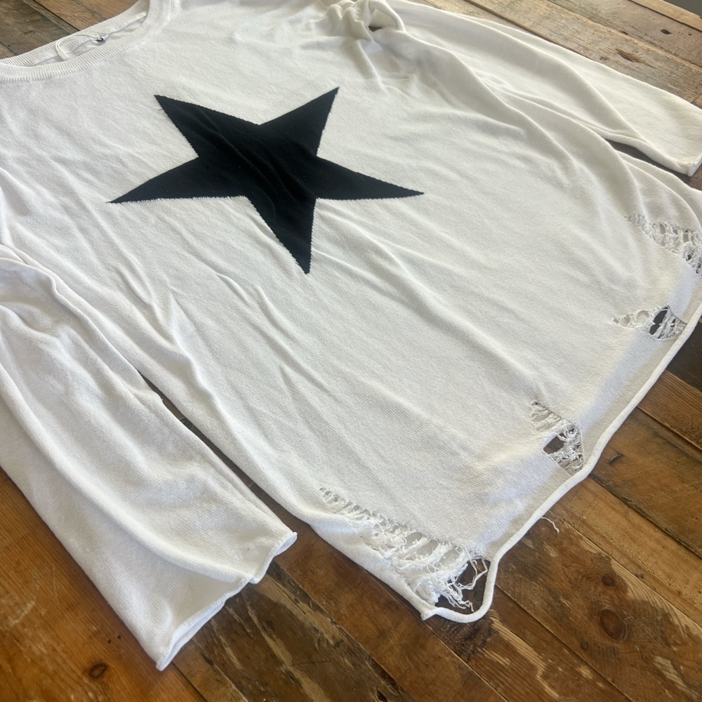 White Star Graphic Lightweight Sweater - Picture 6 of 6